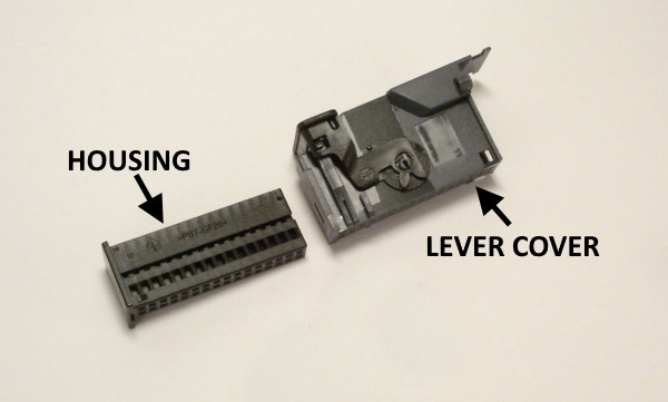 Defender Puma/Tdci Gauges Connector Plug YPC901800 plastics only without terminals